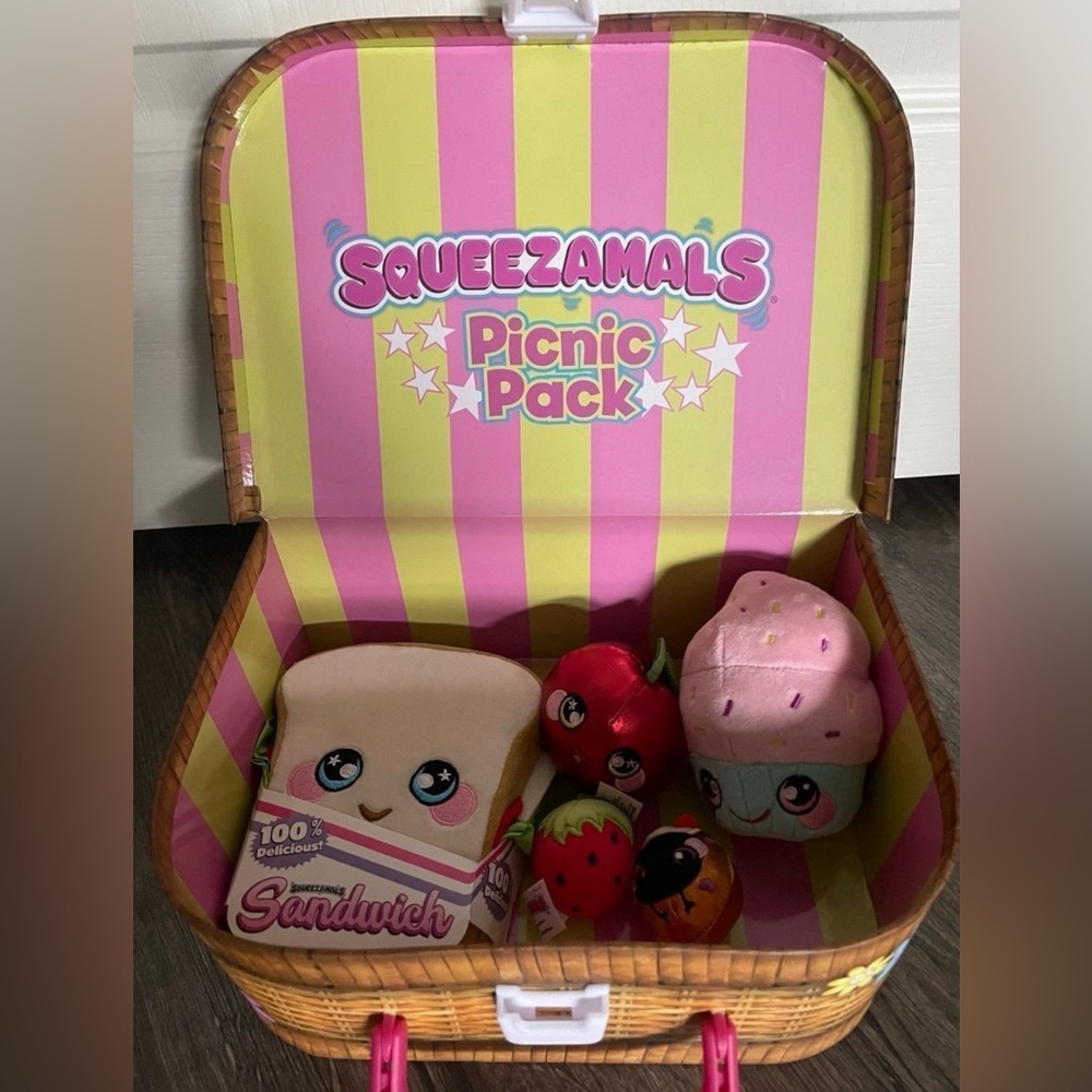 Squeezamals scented picnic basket
